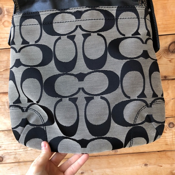 Coach leather/fabric purse lightly used condition. - Picture 5 of 6